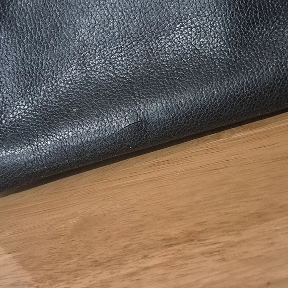 Coach New York Black Leather Wallet / Wristlet With Gold Toned Hardware - Picture 8 of 12